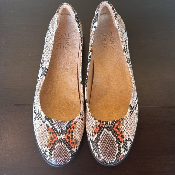 Naturalizer Vivienne Snake Flat New. Size 8.5 - Picture 2 of 5